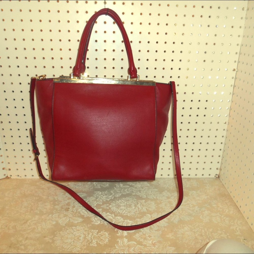 MICHAELS KORS LANA RED LEATHER GOLD TRIM HANDBAG